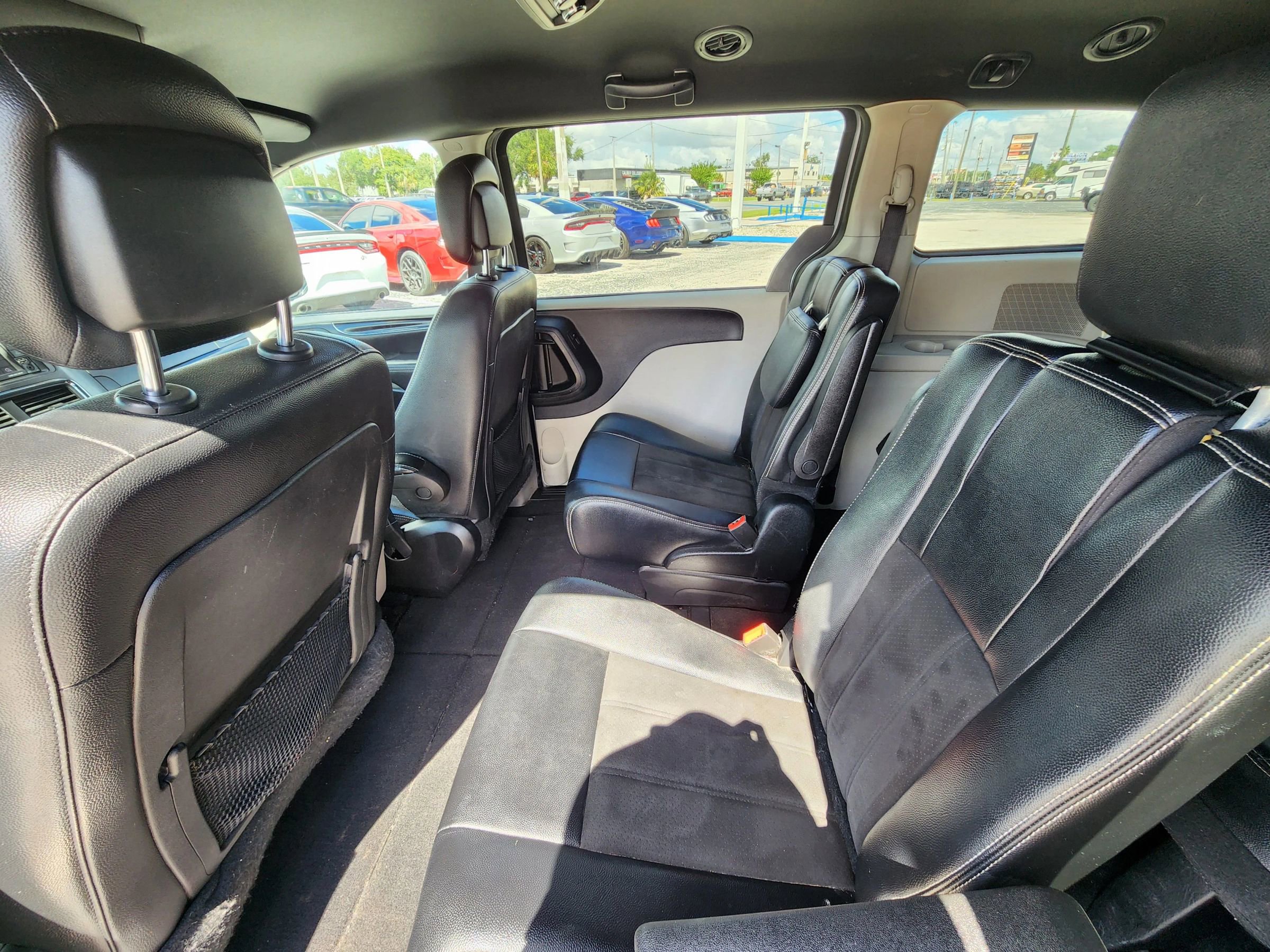 Used 2019 Dodge Grand Caravan SXT image 13