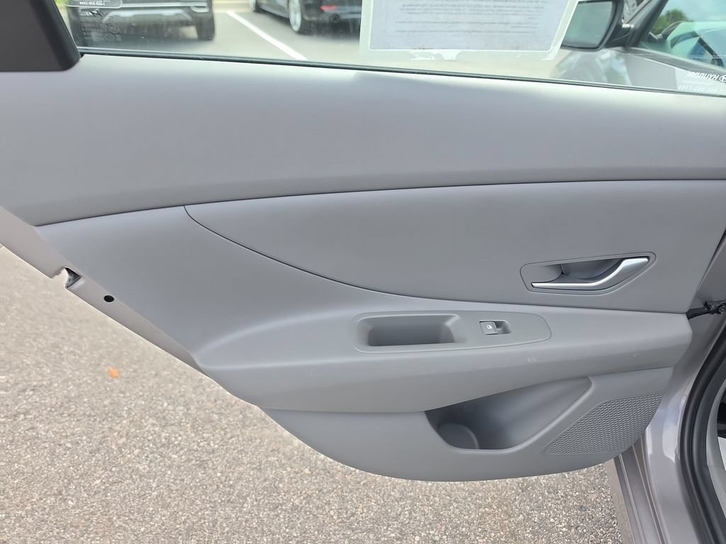 Used 2024 Hyundai Elantra SEL FWD image 13
