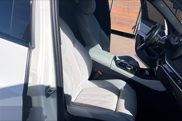Used 2025 BMW X5 sDrive40i w/ M Sport Package RWD image 7