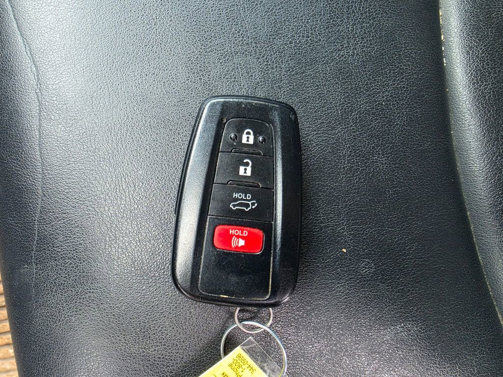 Used 2021 Toyota RAV4 XLE Premium image 10