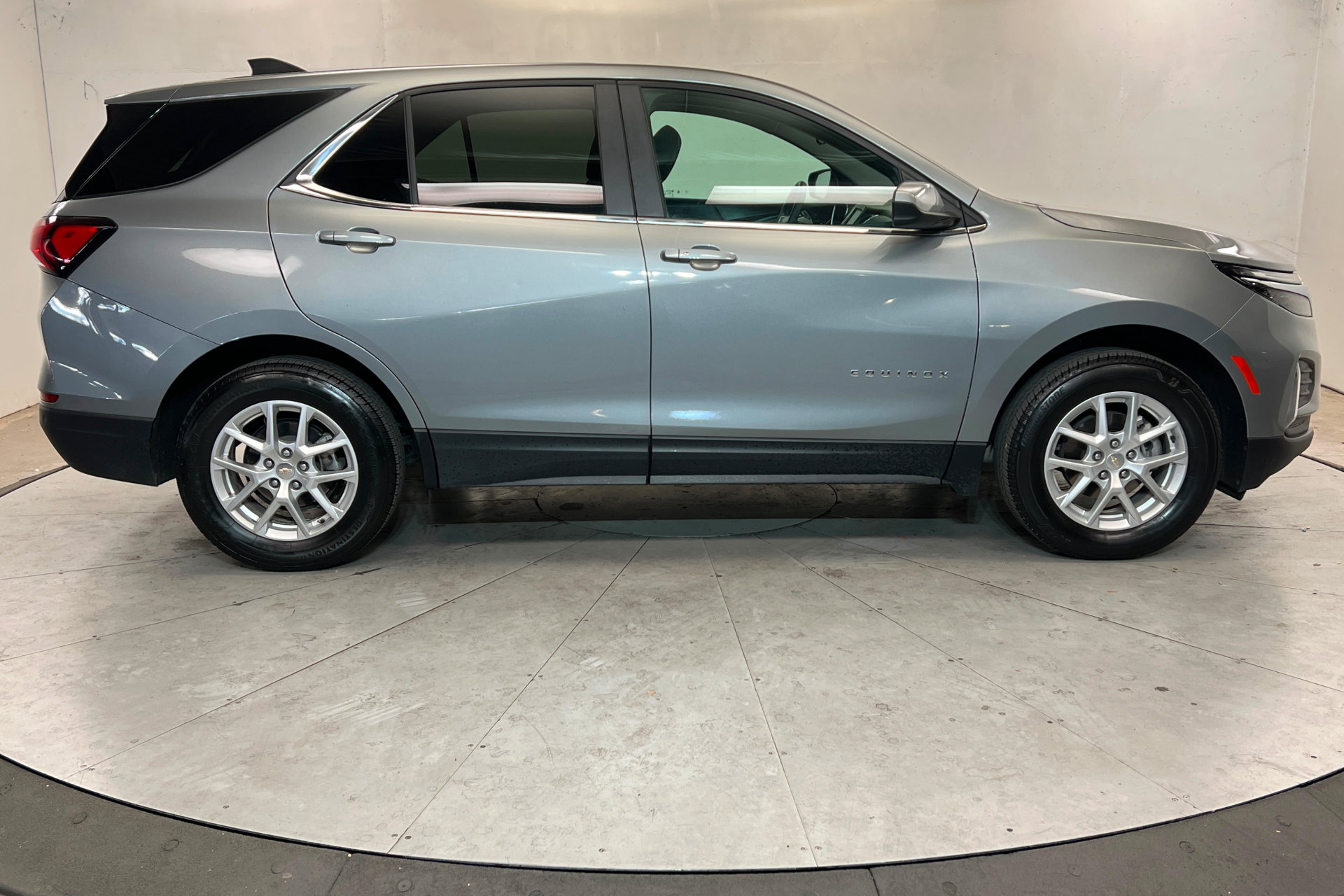 Used 2024 Chevrolet Equinox LT AWD/4WD image 6