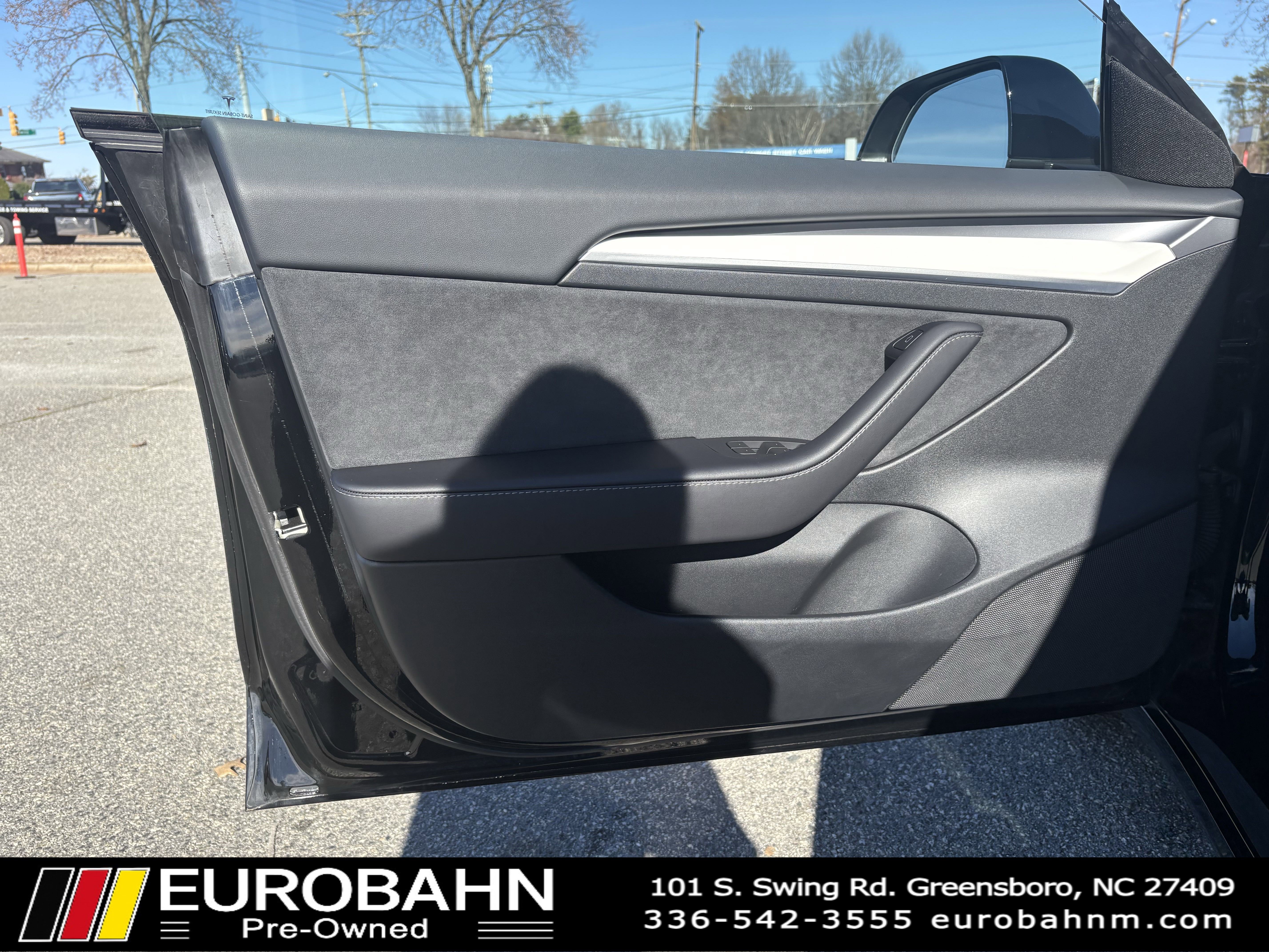 Used 2023 Tesla Model 3 Standard Range image 9