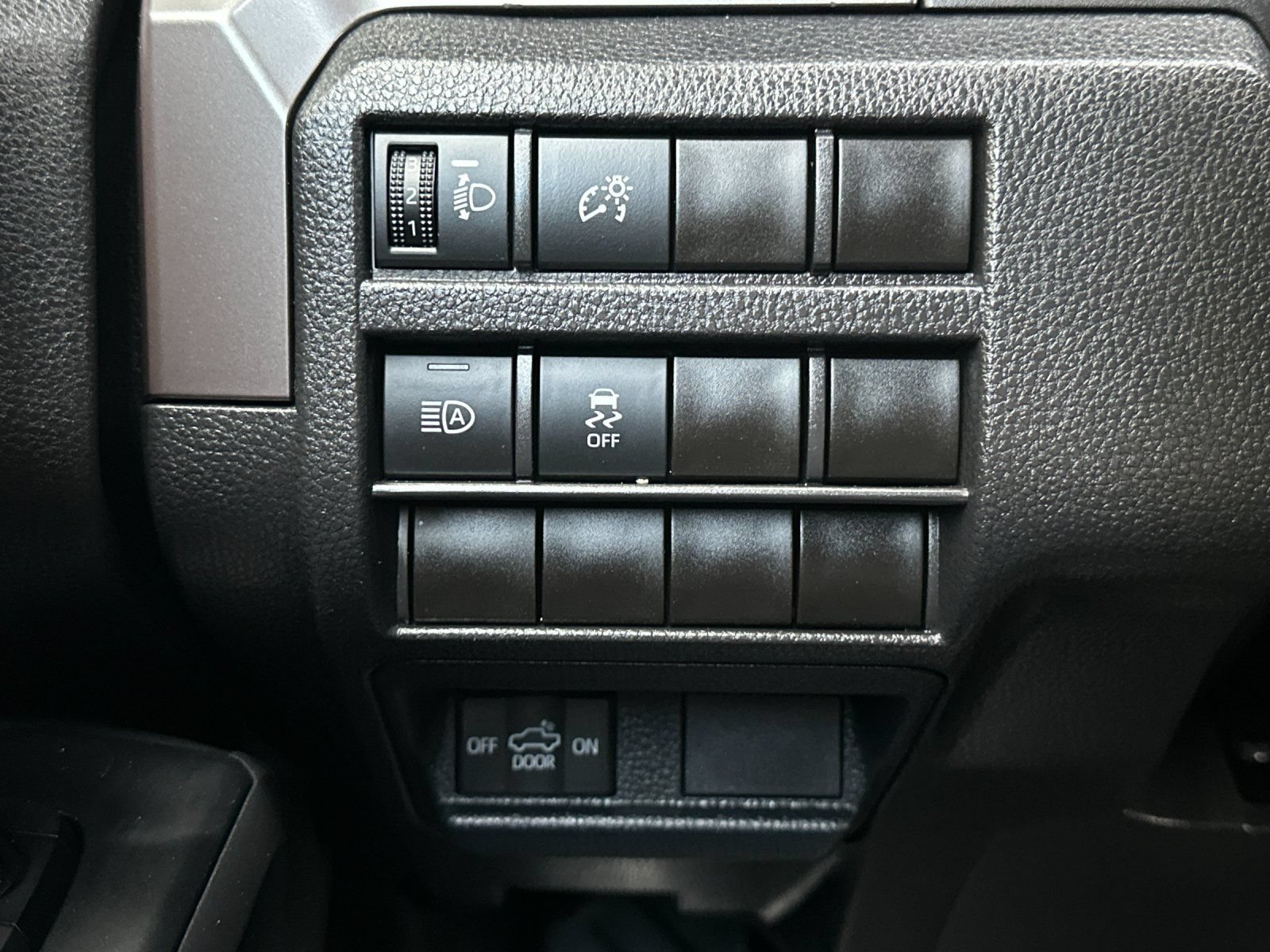 Used 2025 Toyota Tacoma SR5 AWD/4WD image 25