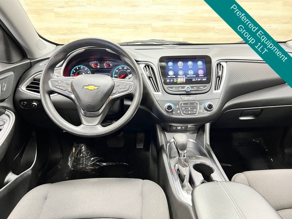 Used 2025 Chevrolet Malibu LT FWD image 2