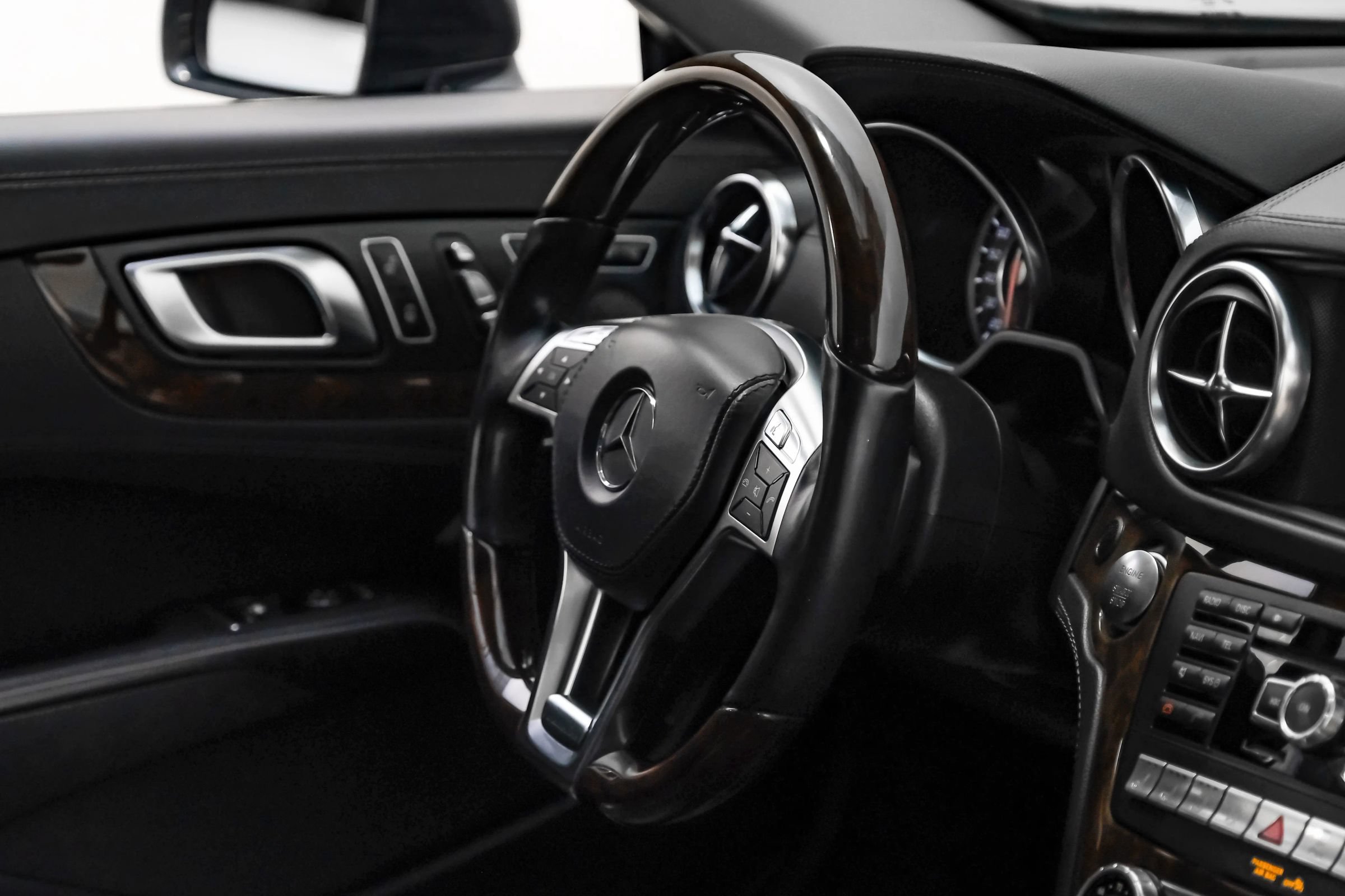 Used 2014 Mercedes-Benz SL 550 image 8