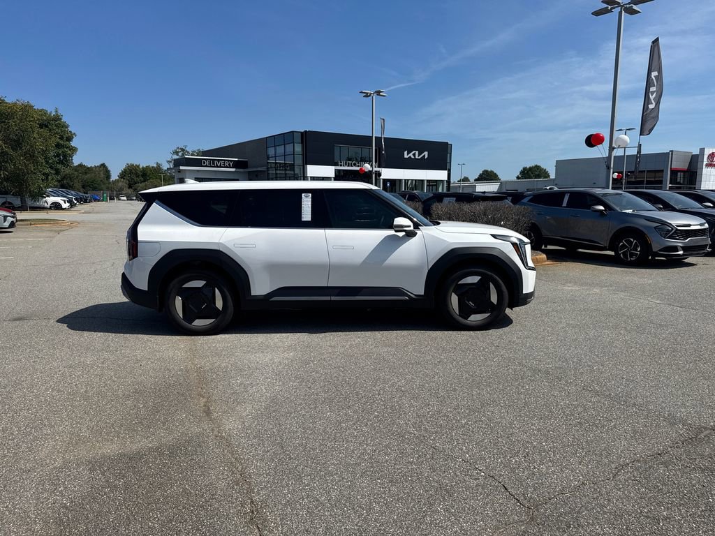 New 2024 Kia EV9 Light RWD image 2