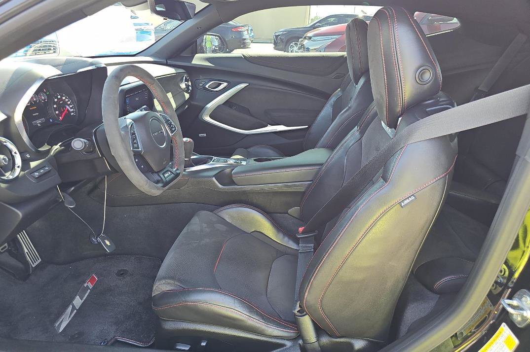 Used 2022 Chevrolet Camaro ZL1 RWD image 4