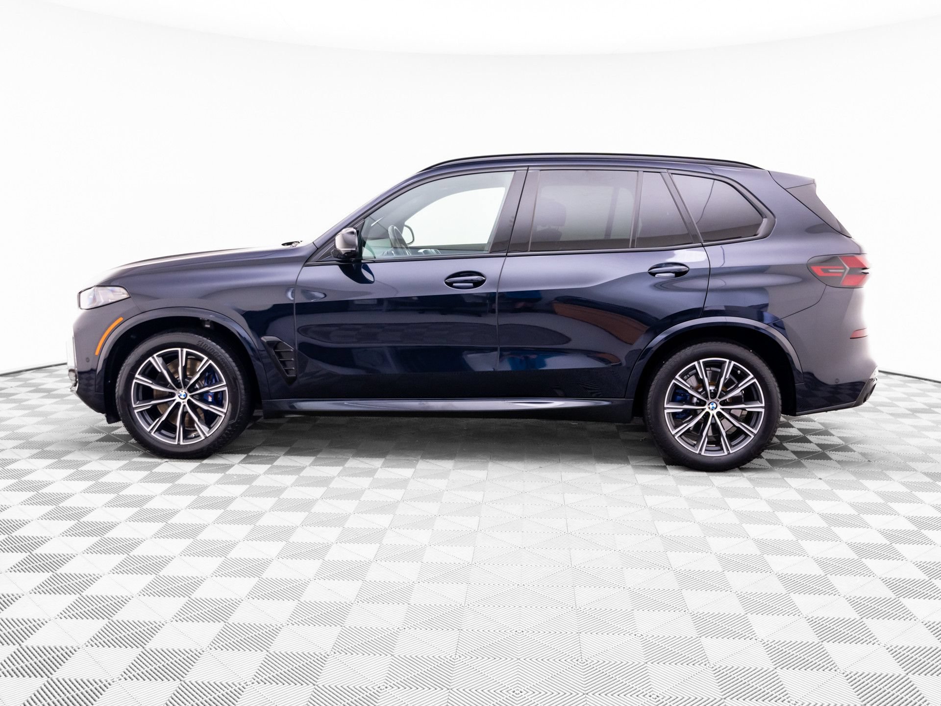 Used 2024 BMW X5 M60i AWD/4WD image 2