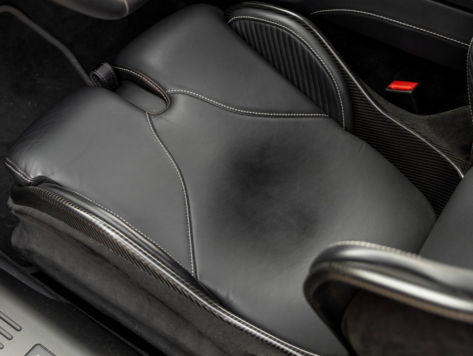 Used 2023 Aston Martin DBS Coupe image 24