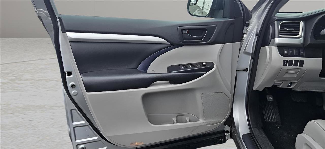 Used 2018 Toyota Highlander Plus image 7