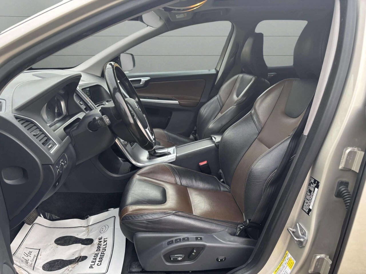 Used 2017 Volvo XC60 T5 Dynamic w/ Advanced Package AWD/4WD image 12