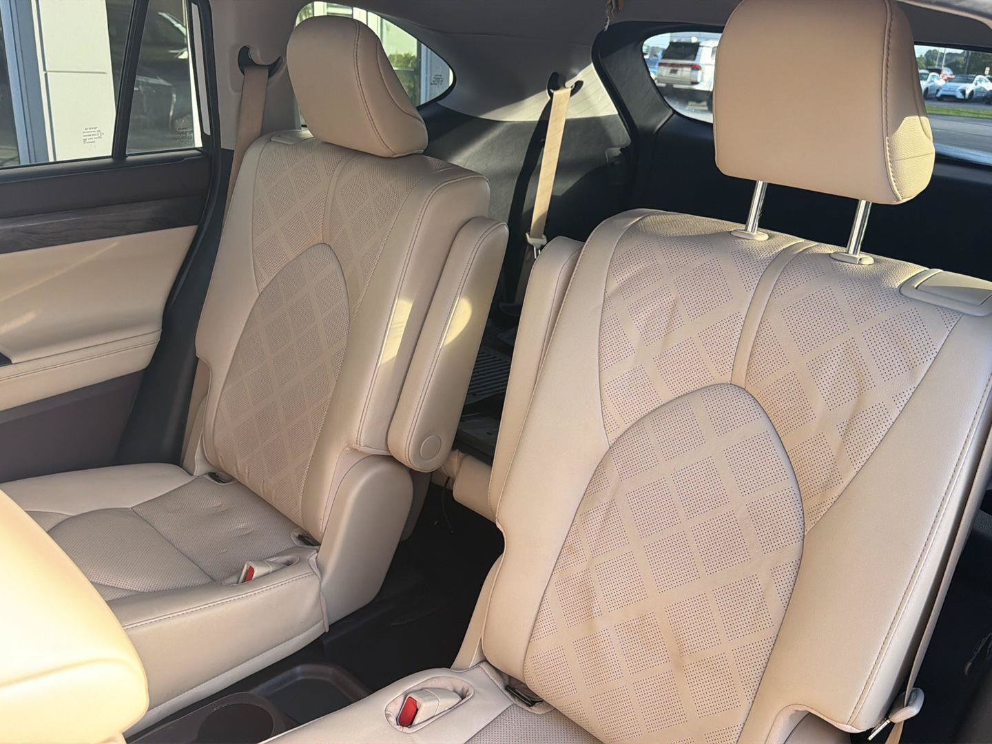 Used 2022 Toyota Highlander Platinum AWD/4WD image 32