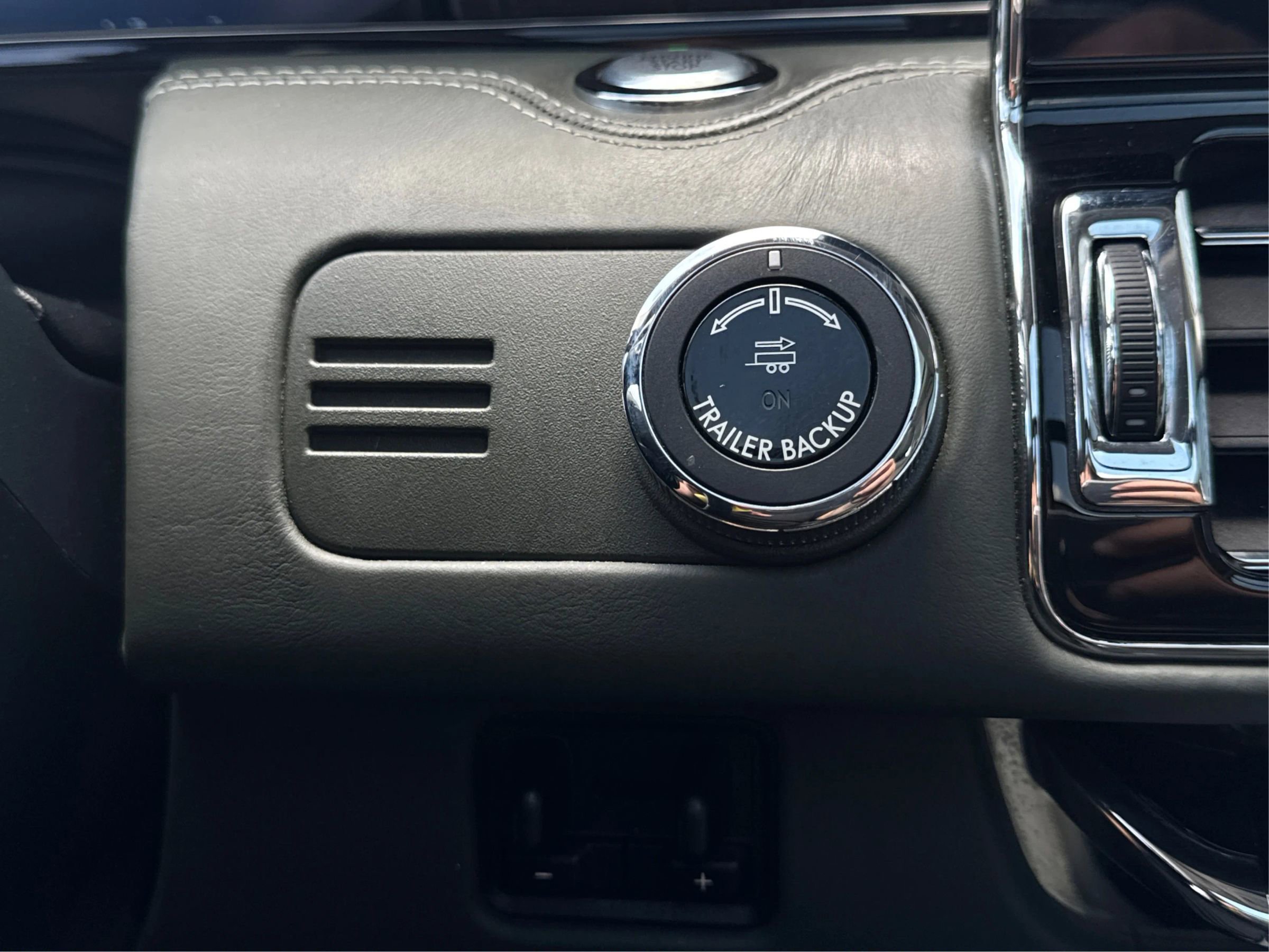 Used 2022 Lincoln Navigator Black Label image 32