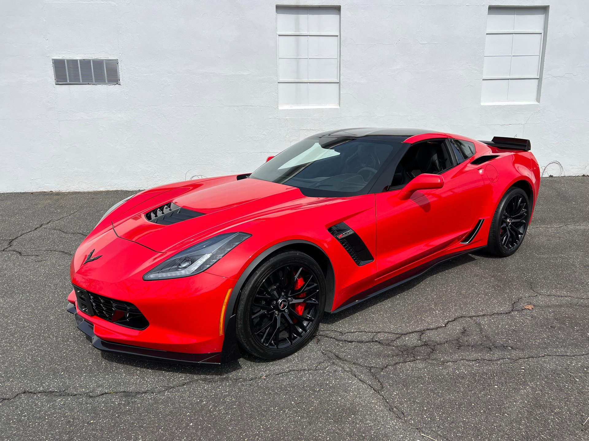 Used 2015 Chevrolet Corvette Z06 w/ 3LZ Preferred Equipment Group RWD image 1