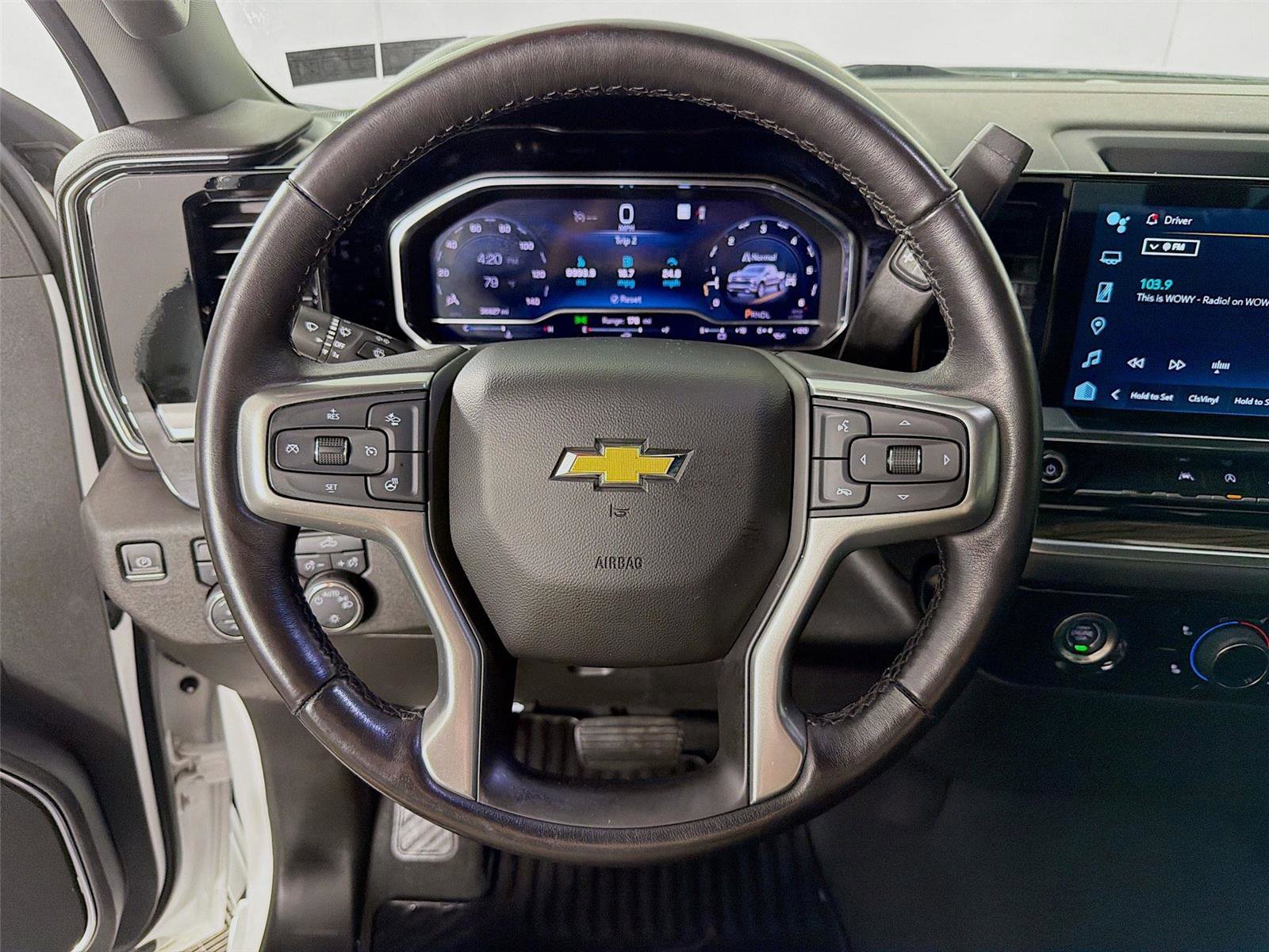 Used 2022 Chevrolet Silverado 1500 LT AWD/4WD image 12