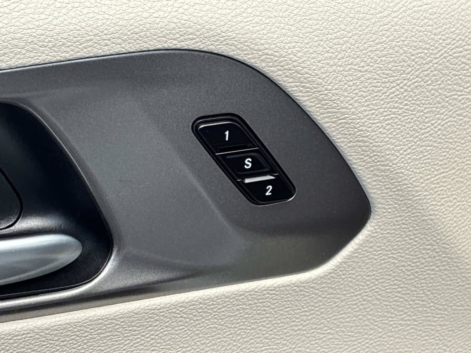 Certified 2024 Chrysler Pacifica Touring-L FWD image 23