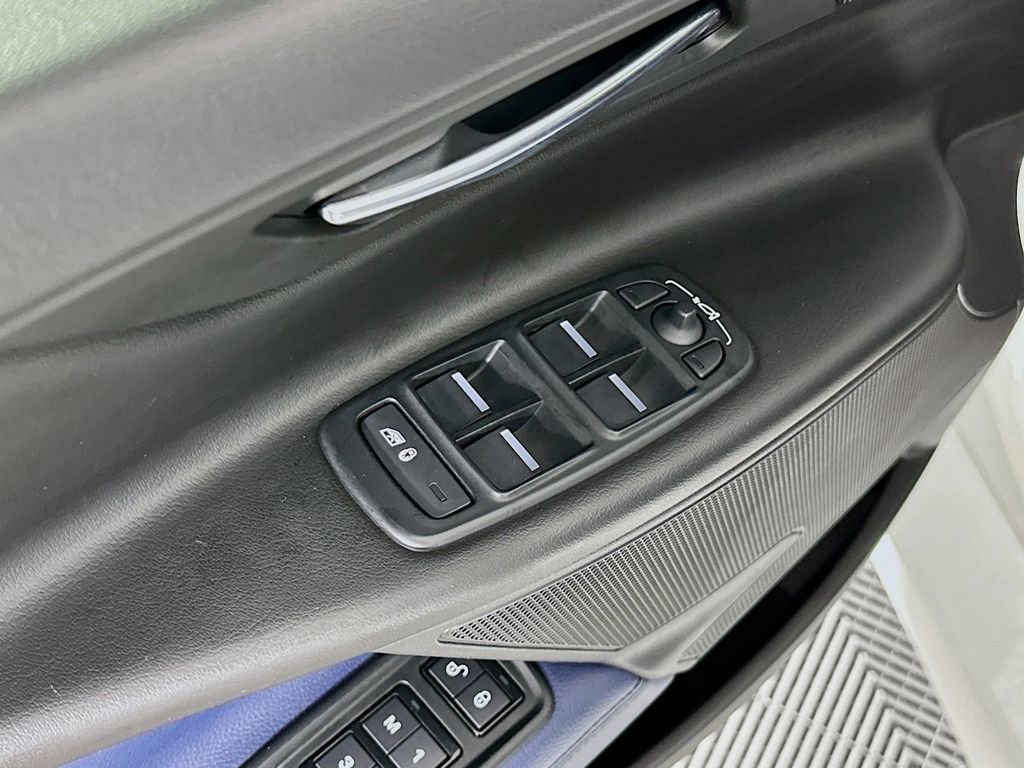 Used 2018 Jaguar XE R-Sport image 23