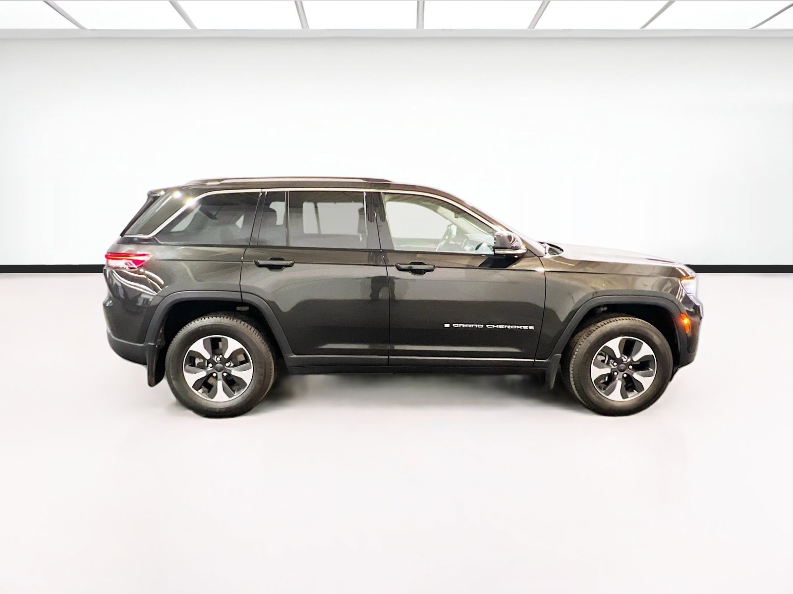 Used 2023 Jeep Grand Cherokee 4WD 4xe w/ Luxury Tech Group II image 26
