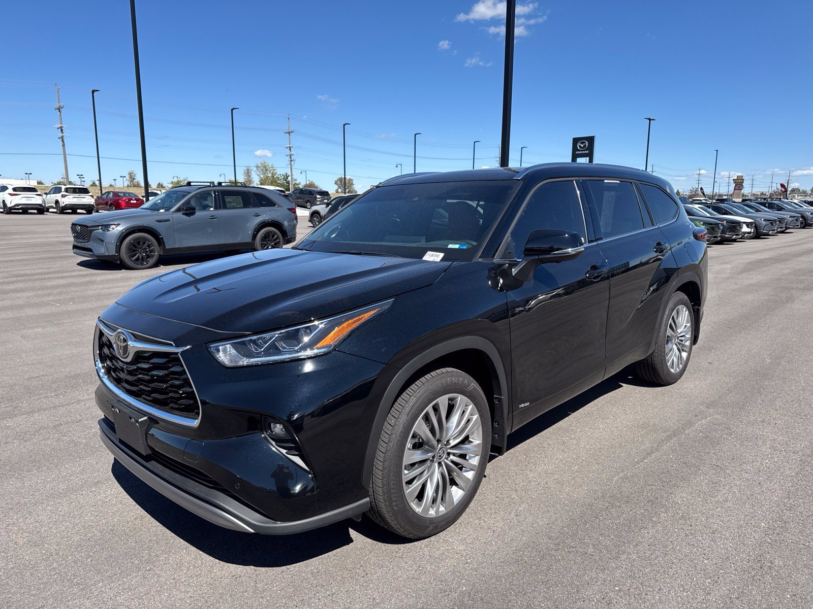 Used 2026 Toyota Highlander Platinum AWD/4WD image 3