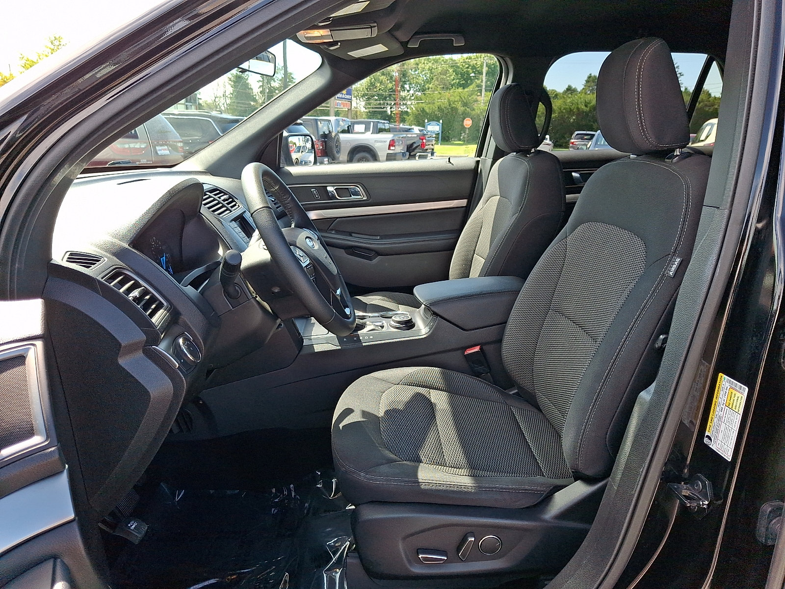Used 2018 Ford Explorer XLT AWD/4WD image 13