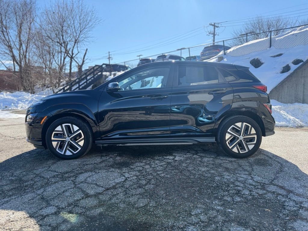 Used 2023 Hyundai Kona SE image 3