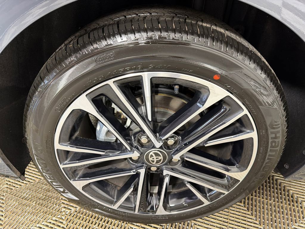 Used 2025 Toyota Camry XLE image 18