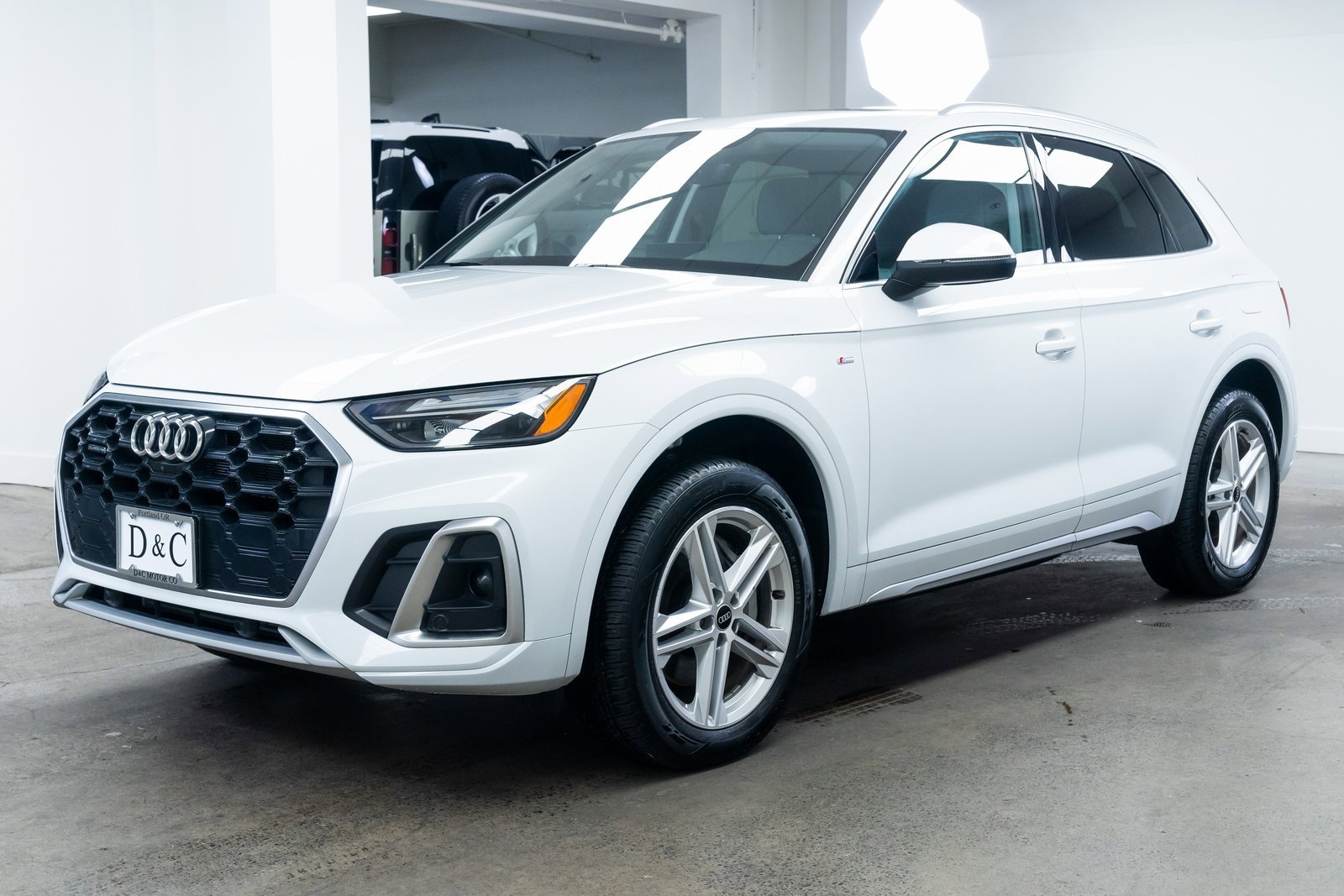 Used 2024 Audi Q5 e Premium Plus image 3