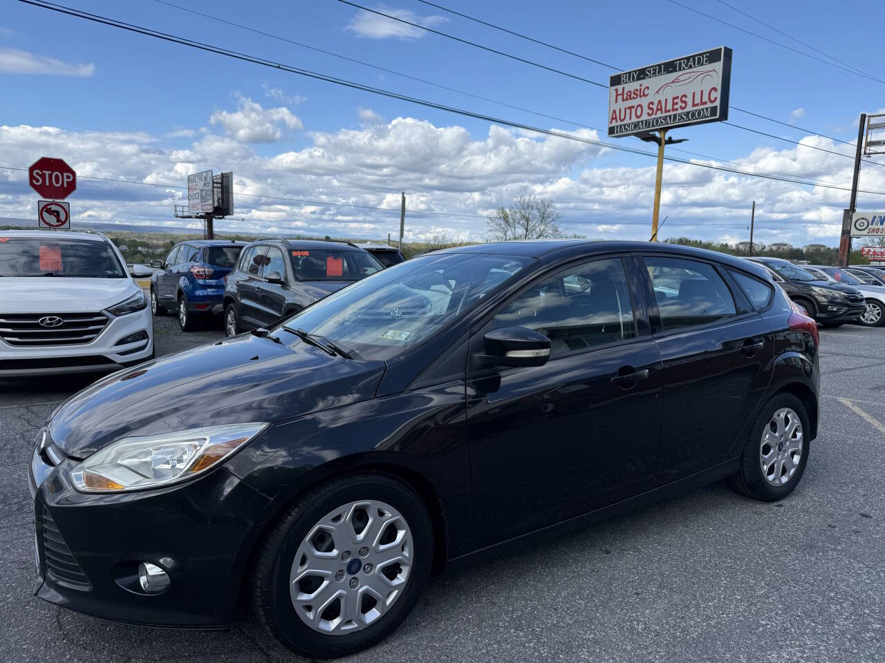 Used 2012 Ford Focus SE w/ SE Winter Pkg image 1