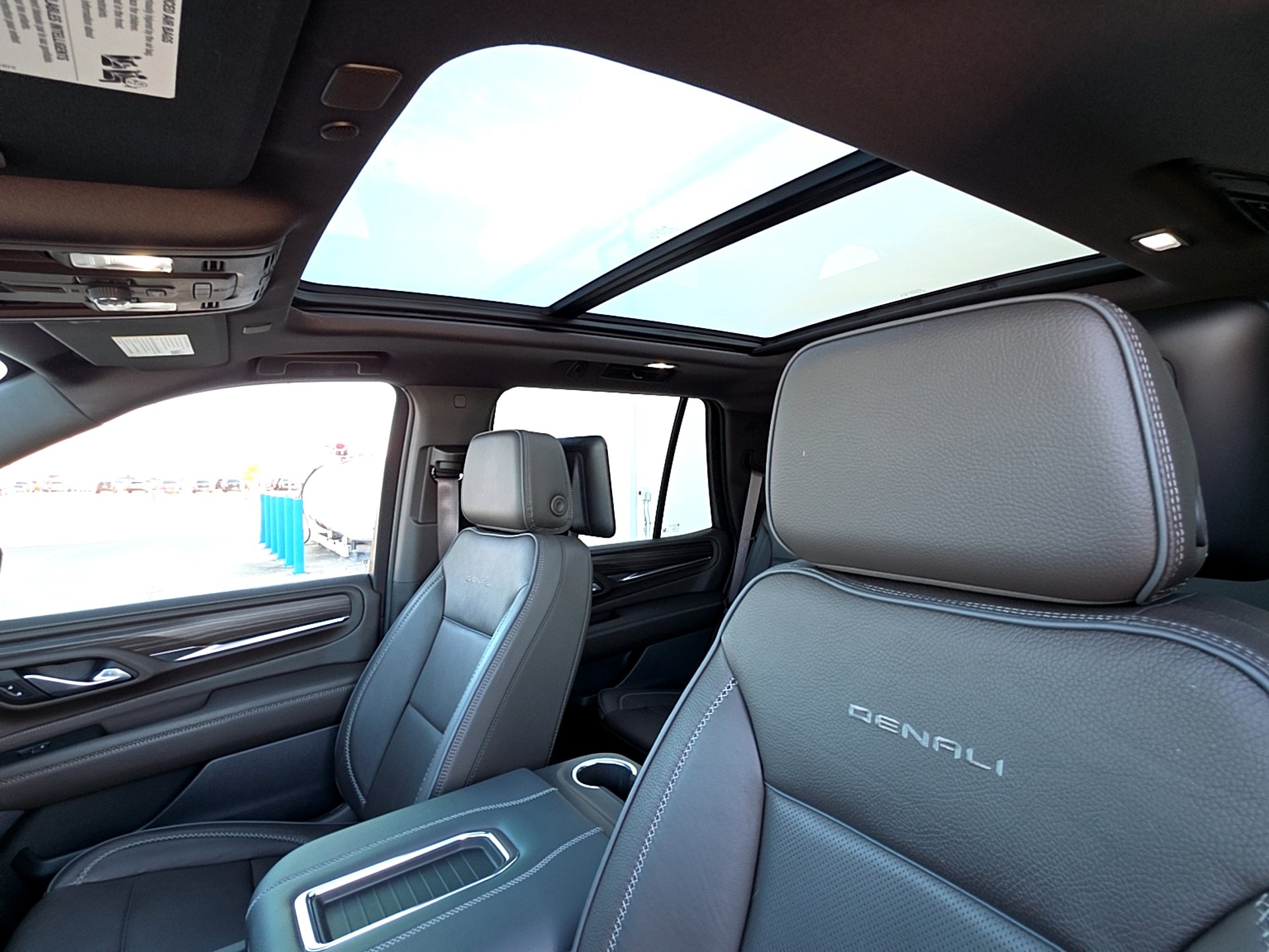 Used 2023 GMC Yukon Denali w/ Denali Reserve Package image 11