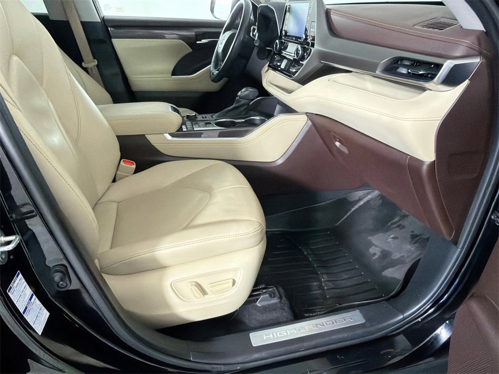 Used 2020 Toyota Highlander Limited image 15