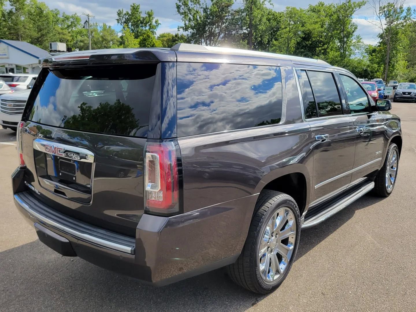 Used 2018 GMC Yukon XL Denali w/ Open Road Package image 15