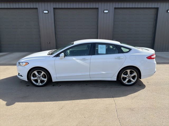 Used 2016 Ford Fusion SE FWD image 2