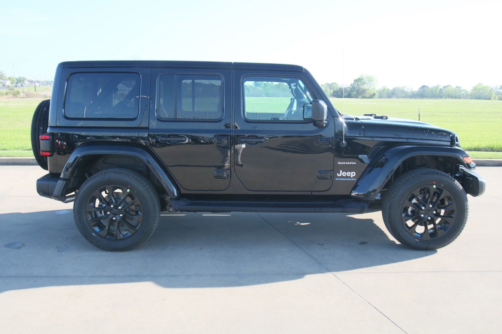 New 2023 Jeep Wrangler Sahara w/ Cold Weather Group image 2