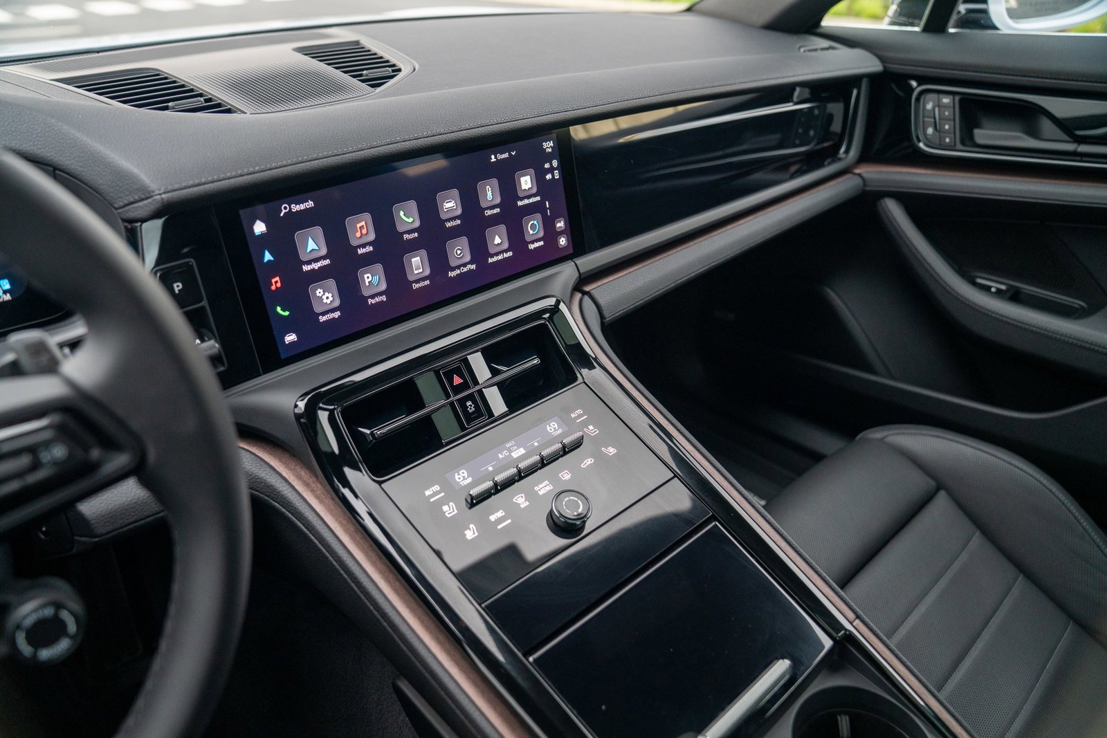 Used 2025 Porsche Panamera 4 image 16