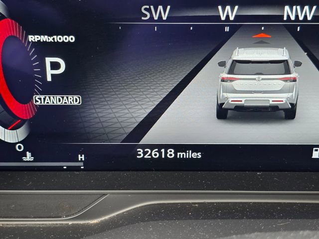 Used 2024 Nissan Pathfinder Platinum w/ Cargo Package image 18