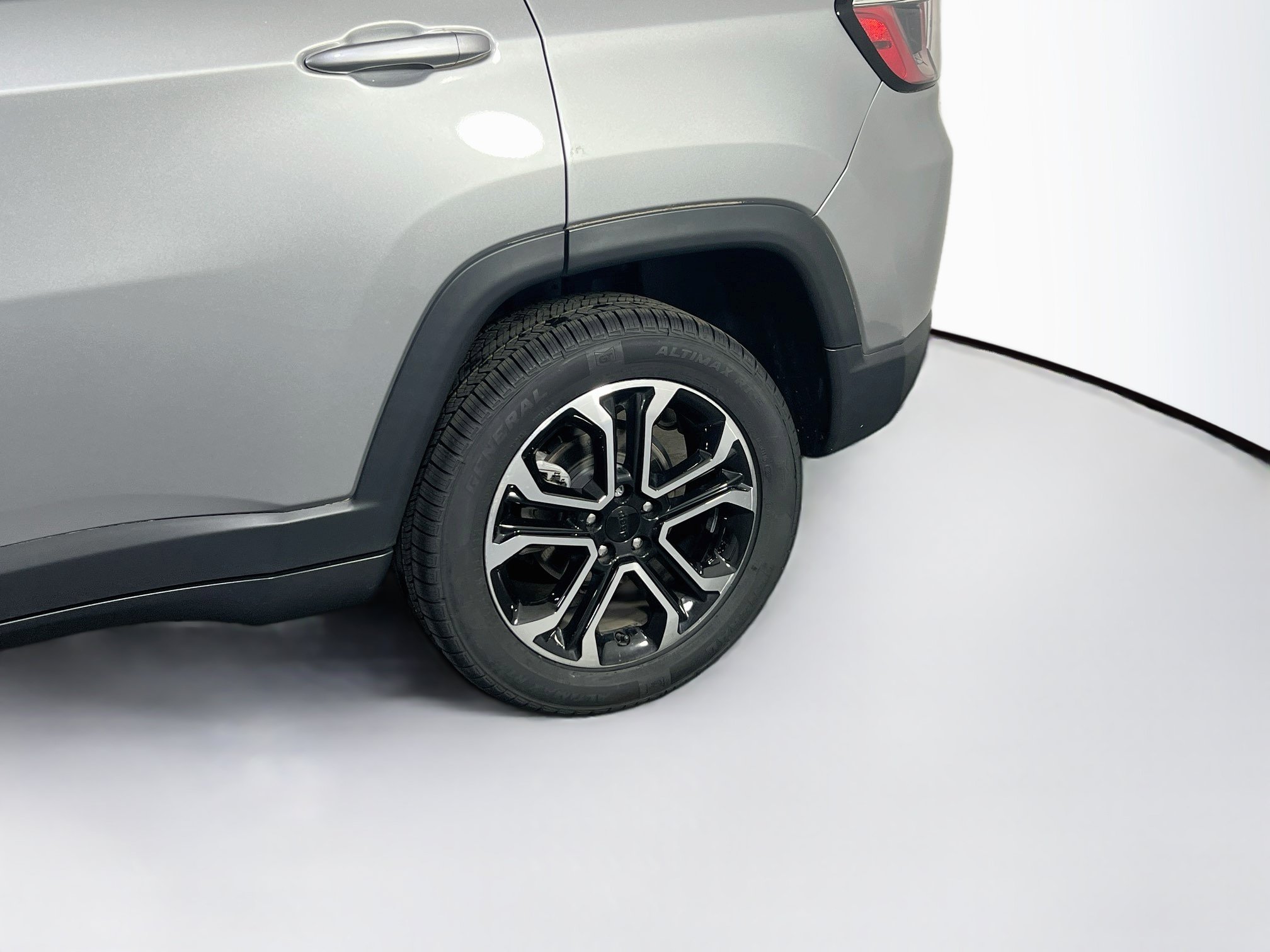 Used 2022 Jeep Compass Limited w/ Sun and Sound Group AWD/4WD image 29