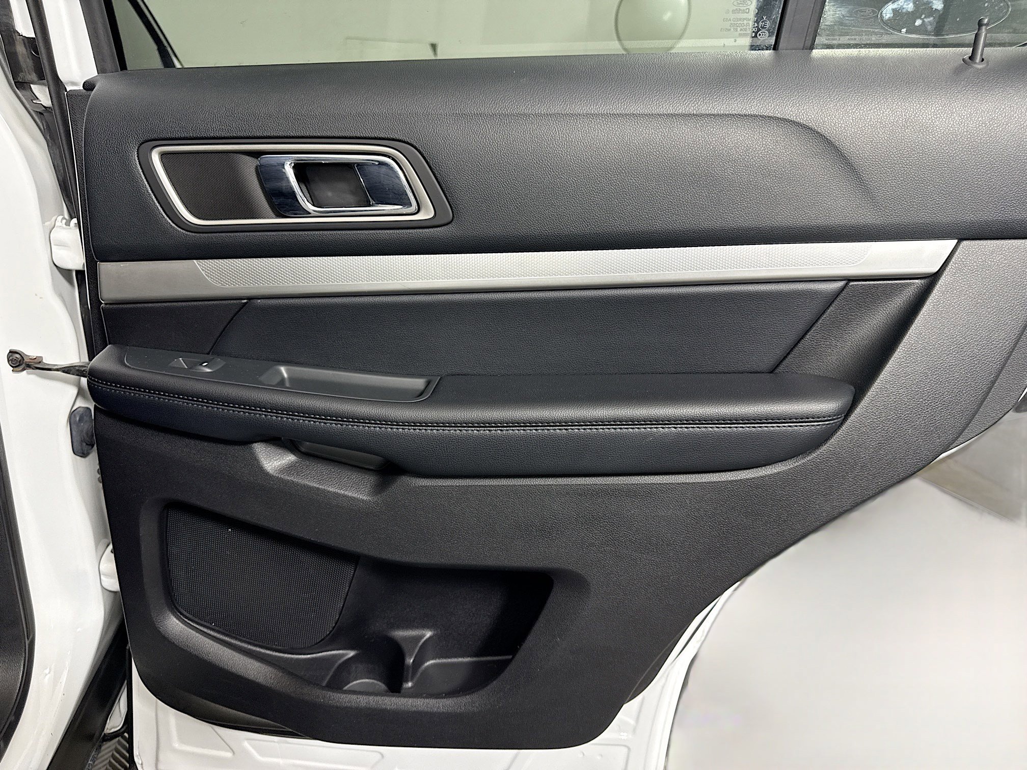 Used 2017 Ford Explorer XLT w/ Equipment Group 202A FWD image 28