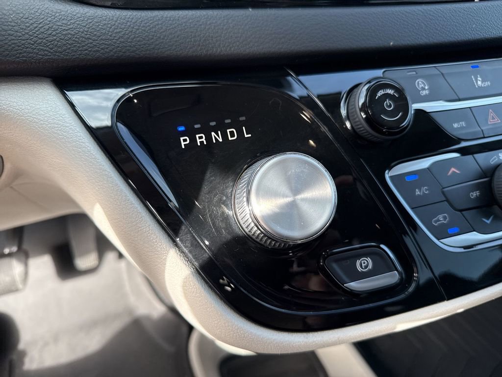 Used 2022 Chrysler Pacifica Touring-L FWD image 30
