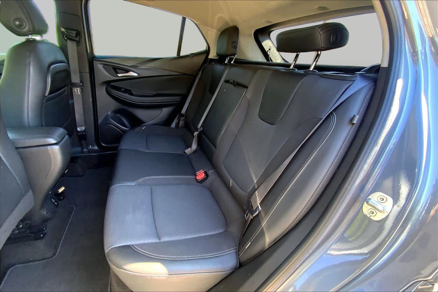 Used 2022 Buick Encore GX Select w/ Sport Touring Package FWD image 20
