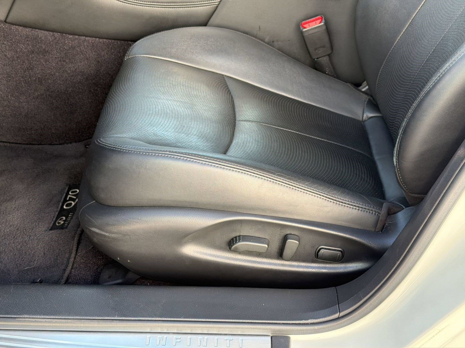 Used 2019 INFINITI Q70 Luxe RWD image 14