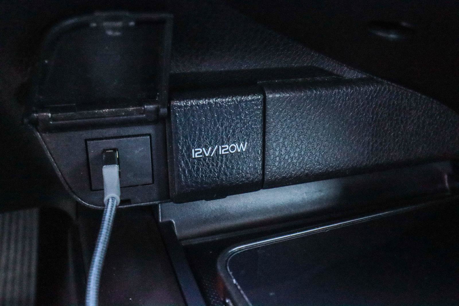 Used 2022 Toyota Camry SE FWD image 11