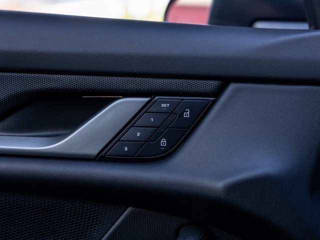 Used 2025 Porsche Cayenne S image 39