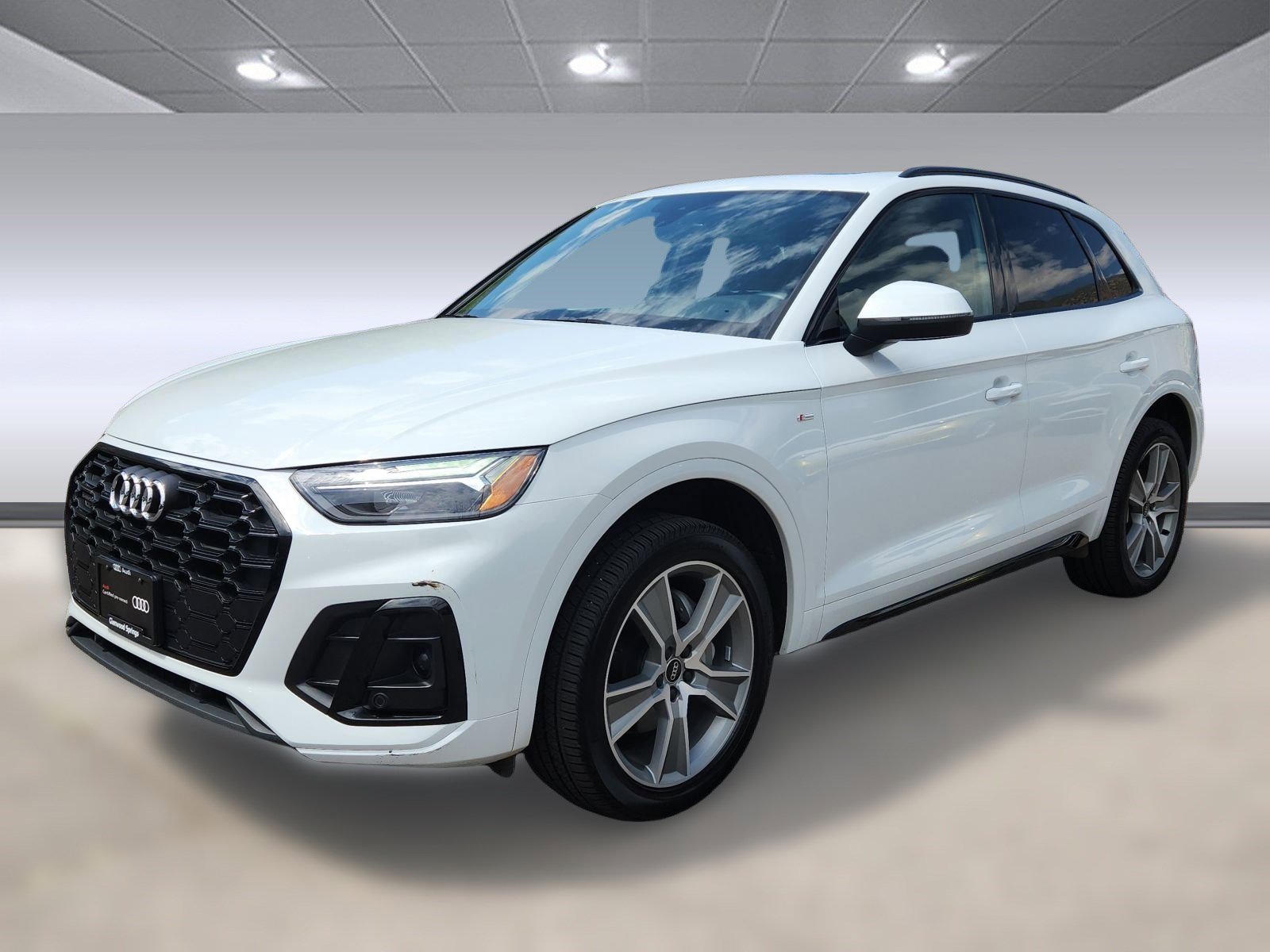 Certified 2025 Audi Q5 2.0T Premium w/ Convenience Plus Package image 4