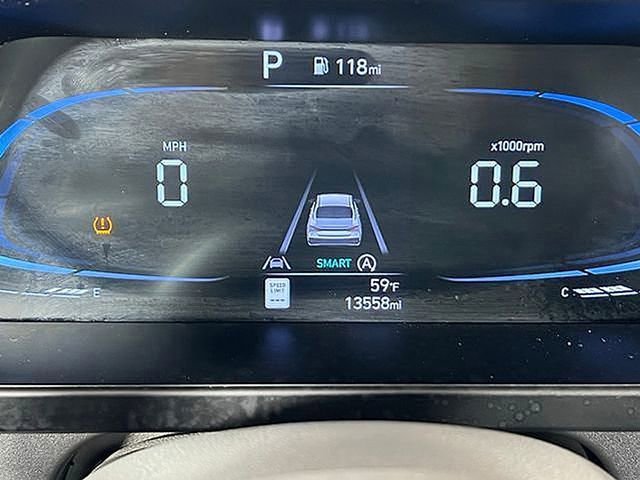 Used 2025 Hyundai Elantra SE image 27