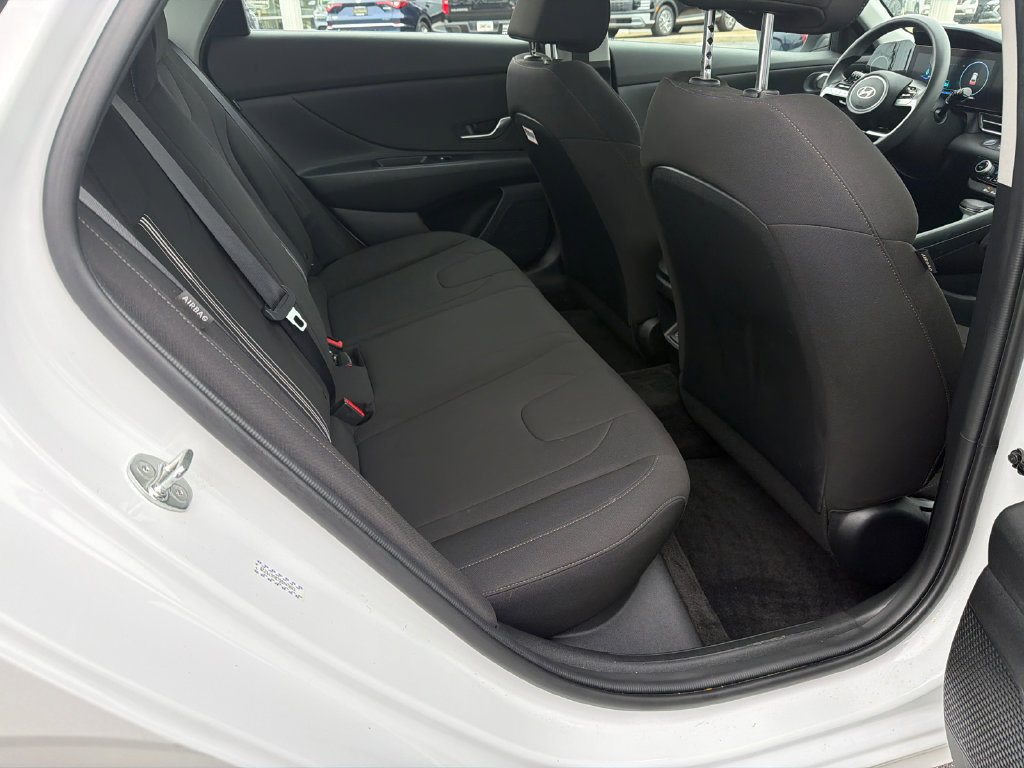 Used 2024 Hyundai Elantra SEL FWD image 15