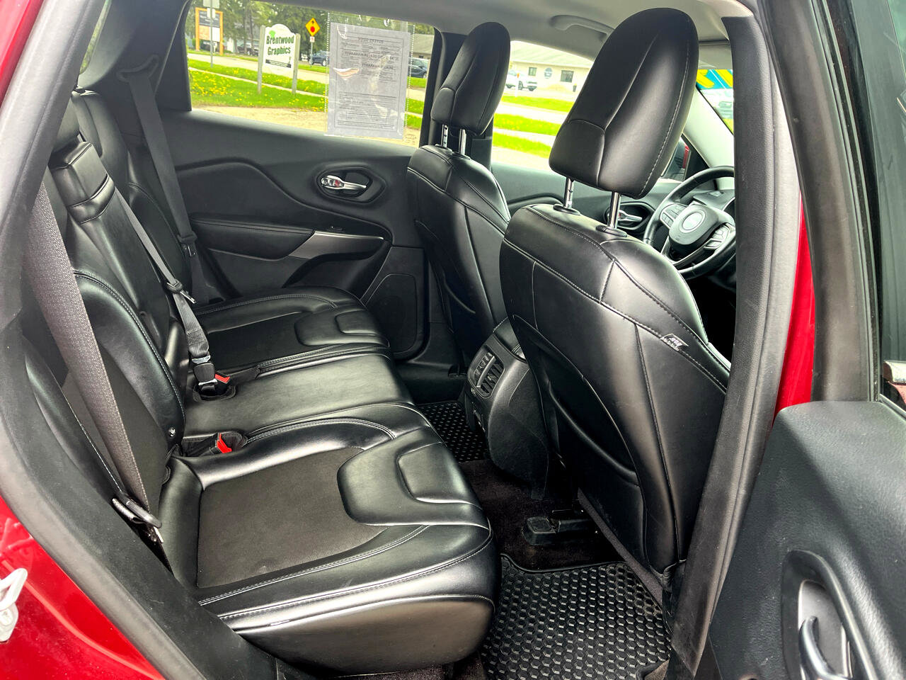 Used 2019 Jeep Cherokee Latitude Plus w/ Cold Weather Group image 18