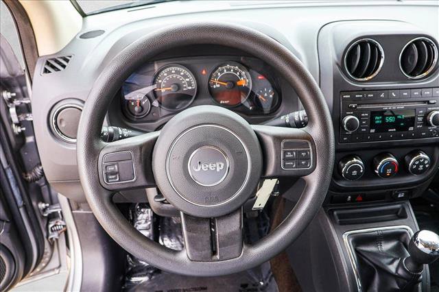 Used 2016 Jeep Compass Sport FWD image 12