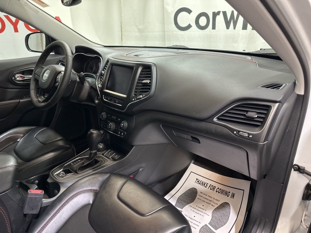 Used 2023 Jeep Cherokee Trailhawk image 11