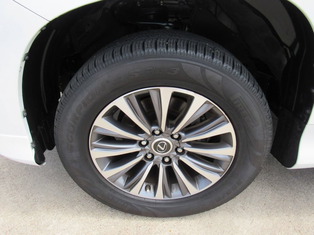 Used 2023 Lexus GX 460 Luxury w/ Accessory Package AWD/4WD image 10