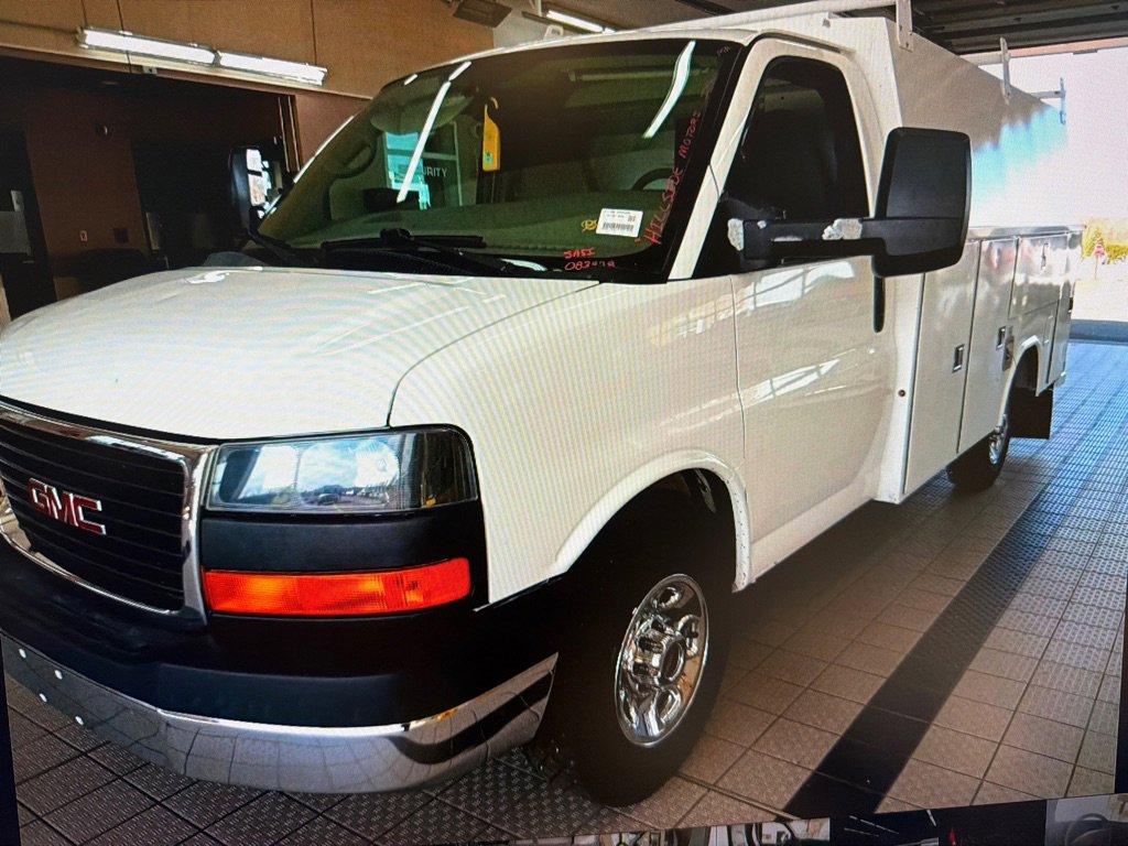 Used 2015 GMC Savana 3500 RWD image 1